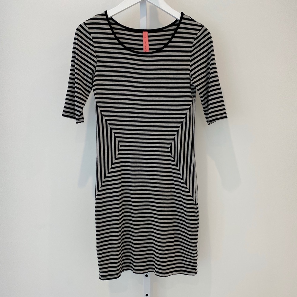 EIGHT SIXTY GRAY BLACK STRIPE DRESS SIZE MEDIUM